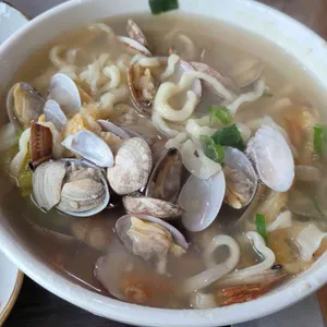 봄날 칼국수 보리밥 사진