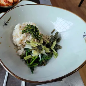 봄날 칼국수 보리밥 사진