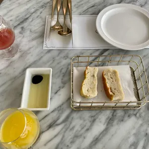 스펠바운드 리뷰 사진