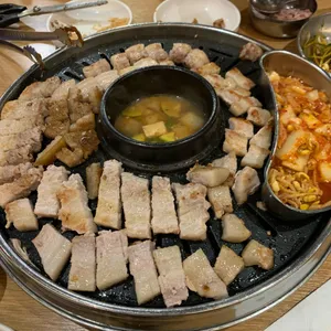 강남 돼지상회 무한리필 사진
