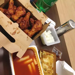 교촌치킨 사진
