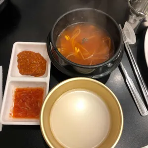 장충동한방족발 노랑앞치마 사진
