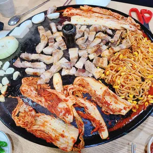 싹쓰리솥뚜껑김치삼겹살 사진