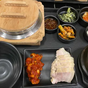 원할머니보쌈족발 박가부대 사진