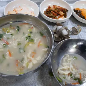 홍칼국수와 감자탕 사진