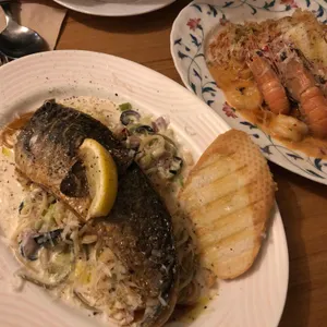 커뮤니테이블 사진