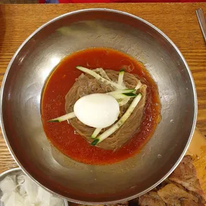 육쌈냉면 사진