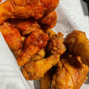 교촌치킨 사진