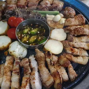 육덕돼지 사진