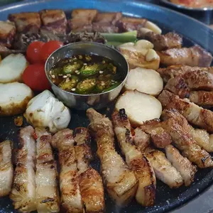 육덕돼지 사진
