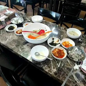홍칼국수와 감자탕 사진