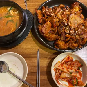 최신족발 사진