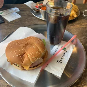영철버거 사진