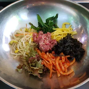 꺼먹돌쌈밥 사진