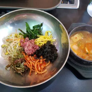 꺼먹돌쌈밥 사진