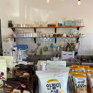 카페 고래 대표 사진