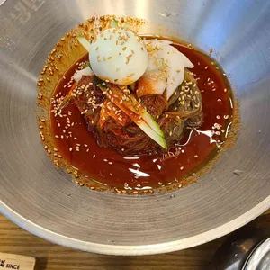 육쌈냉면 사진