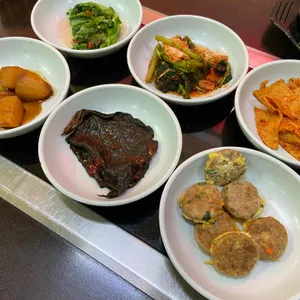 오리와돼지 사진