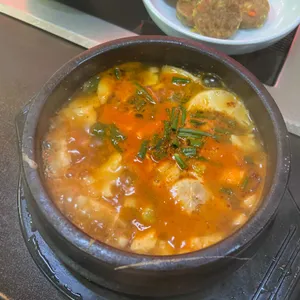 오리와돼지 사진