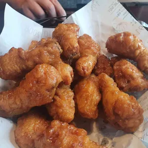 교촌치킨 사진