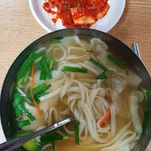 미러칼국수 사진