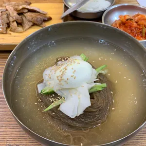 육쌈냉면 사진