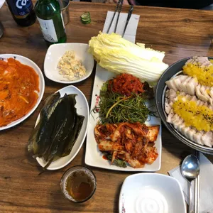 돈통마늘보쌈 사진