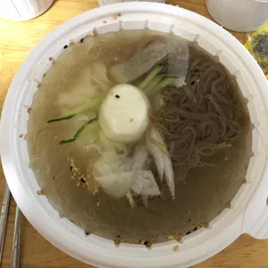 육쌈냉면 사진