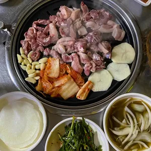 꿀꿀뒷고기 사진