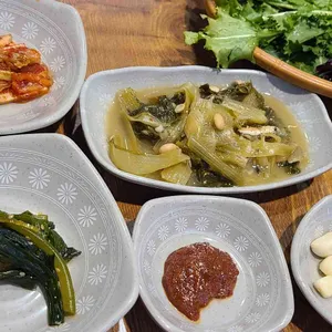 두메골돌솥쌈밥 사진