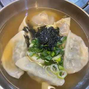 강희자얼큰손만두국 대표 사진