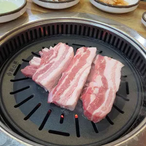 돼지만 왕소금구이 리뷰 사진