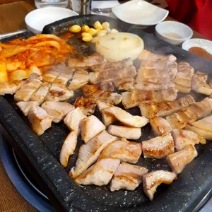 고향집 김치삼겹살 리뷰 사진