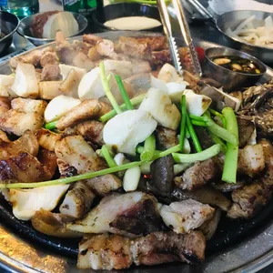 육덕돼지 사진