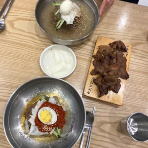 육쌈냉면 사진