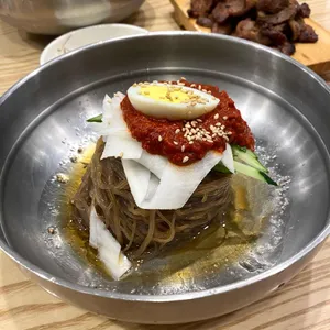 육쌈냉면 사진