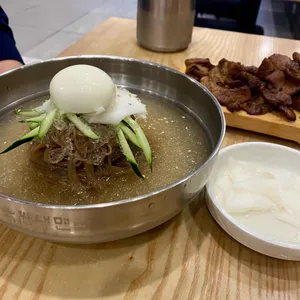 육쌈냉면 사진