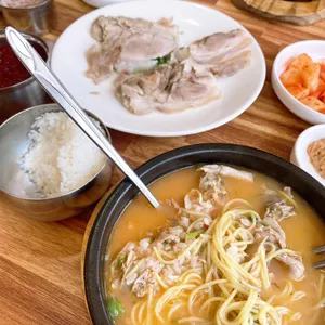 합천돼지국밥 돈다리탕 사진
