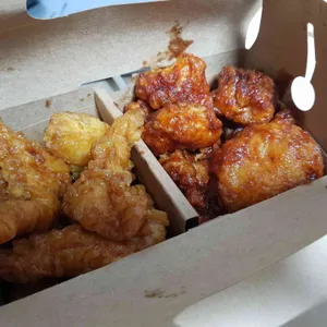 교촌치킨 사진