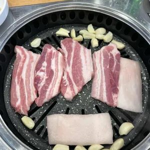지리산 왕재봉 흑돼지 사진