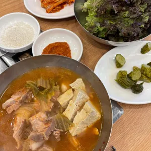 지리산 왕재봉 흑돼지 사진