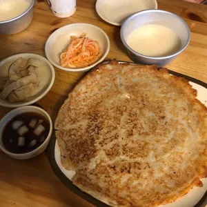빈대떡에얼음막걸리 사진