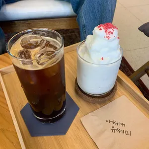 아쎄커 유쎄피 사진