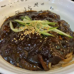 흑백홍 사진