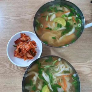 미러칼국수 사진