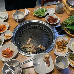 두메골돌솥쌈밥 사진