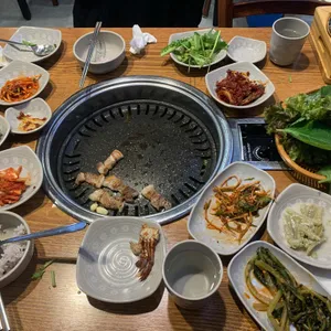 두메골돌솥쌈밥 사진