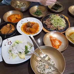 매화곤드레밥 사진