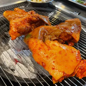 두툼한고깃집 사진