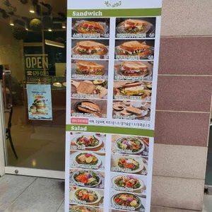 샐러데이즈 리뷰 사진